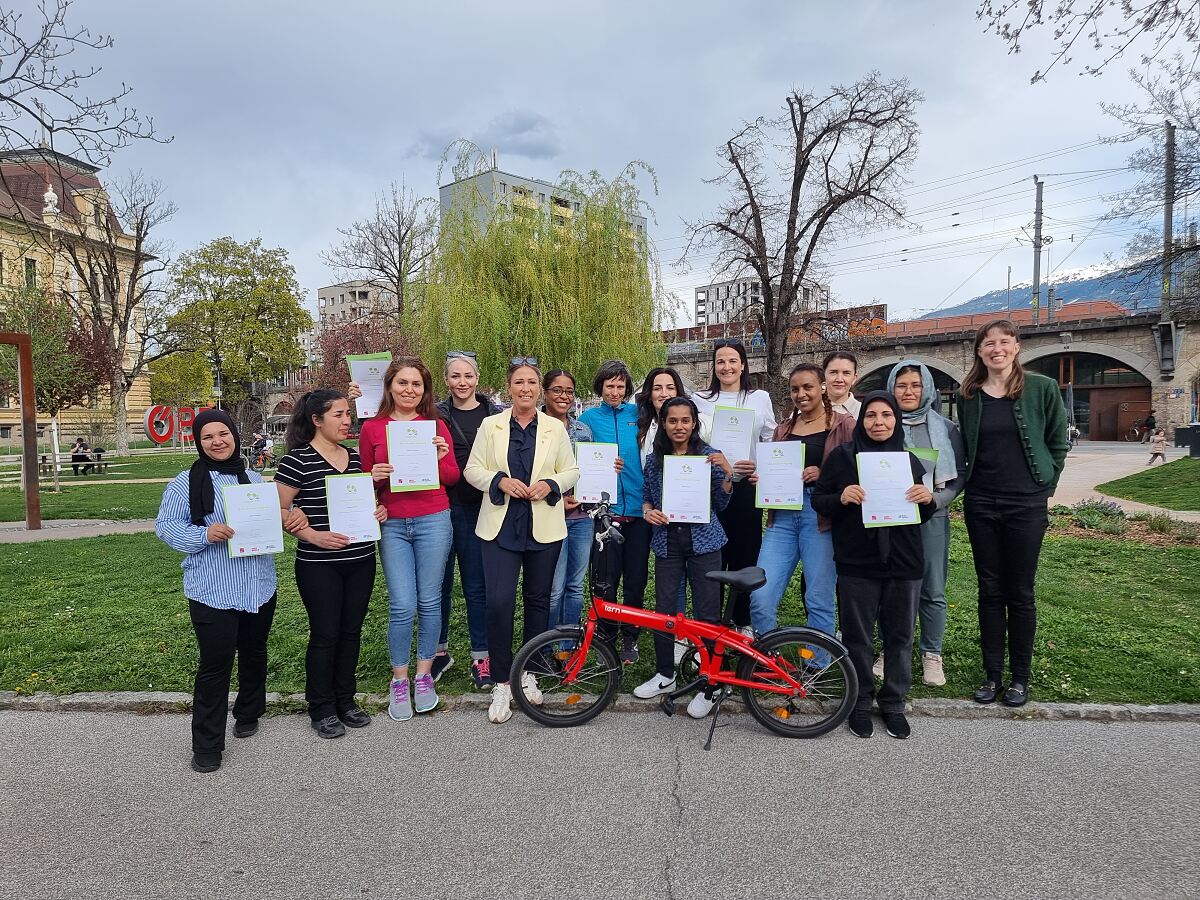 260415_Frauenradkurse_Klimabündnis_Zertifikate_© Klimabündnis