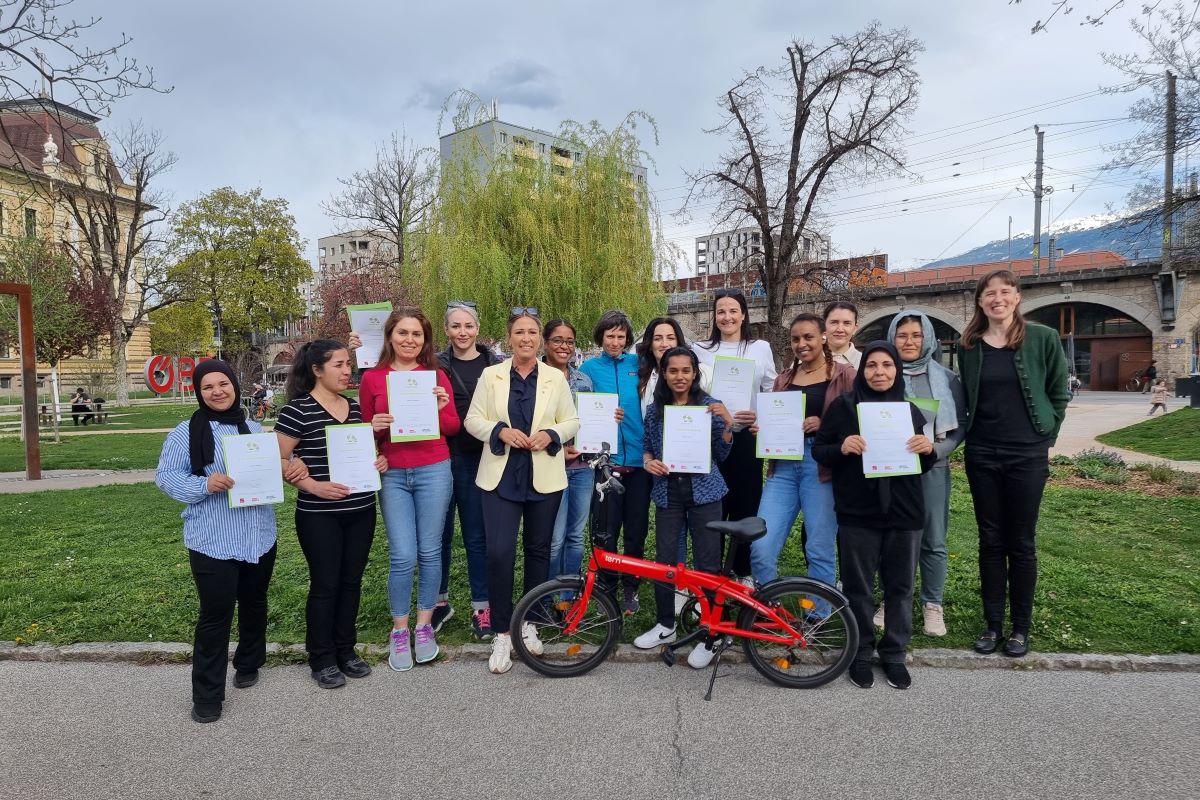 260415_Frauenradkurse_Klimabündnis_Zertifikate_© Klimabündnis