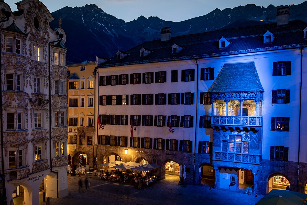 250512_GoldenesDachl1_blau_Rauth
