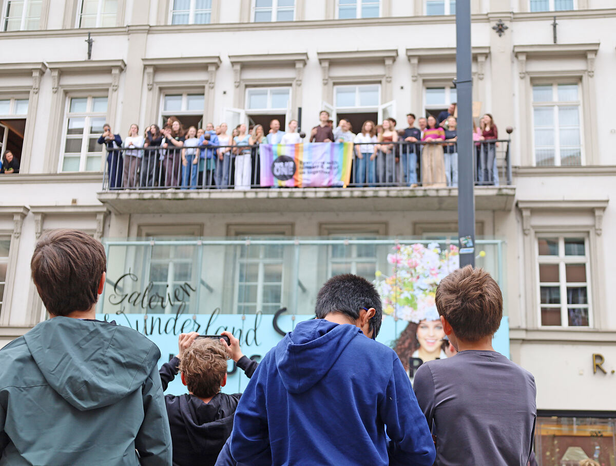 260511_ESC_Happiness_Rathaus_AS