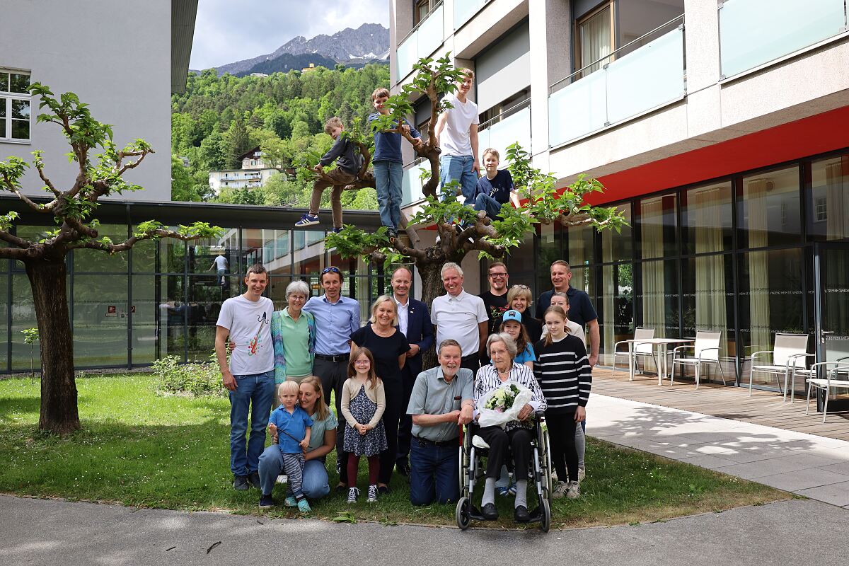 260512_Gertrud_Egger_100_Familie_AS