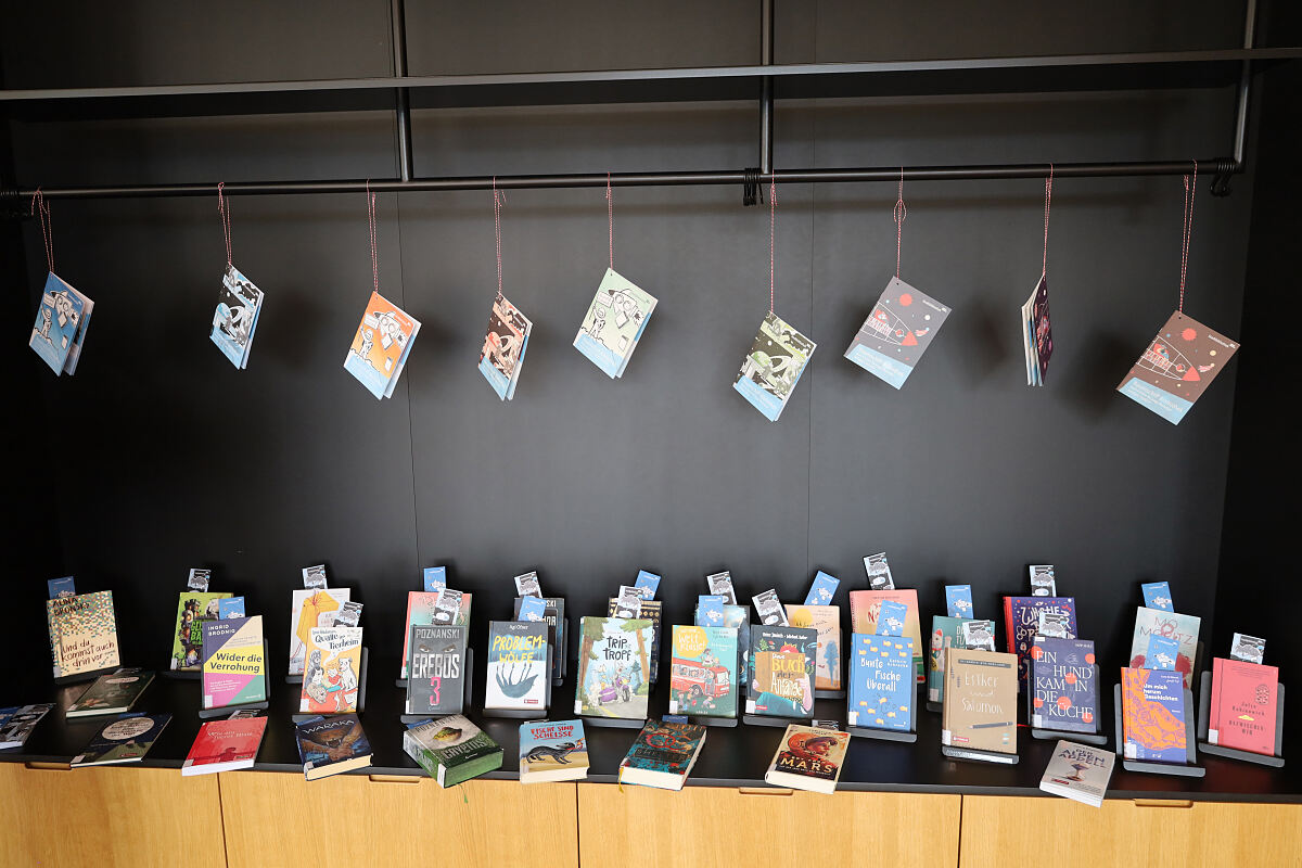 261005_Raumschiff_Bibliothek_Bücher_AS