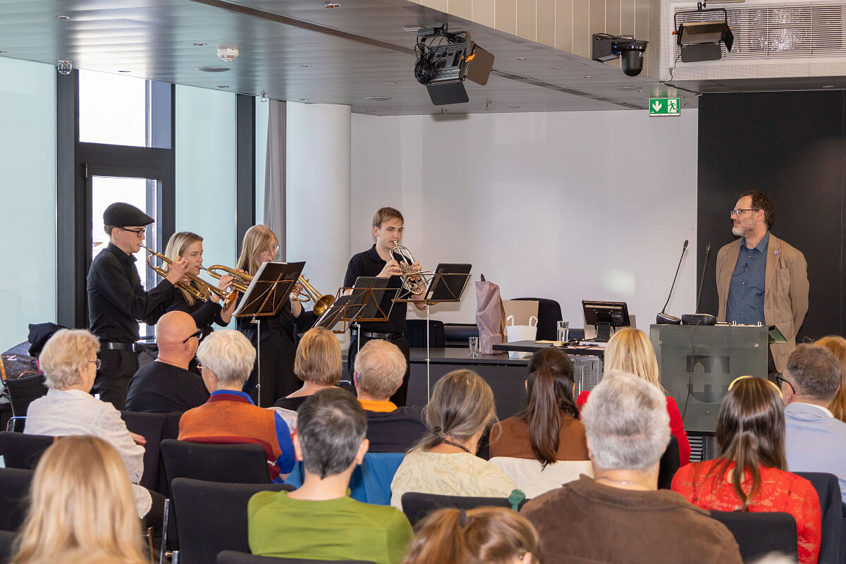 Für die musikalische Begleitung sorgte ein Ensemble der städtischen Musikschule. 