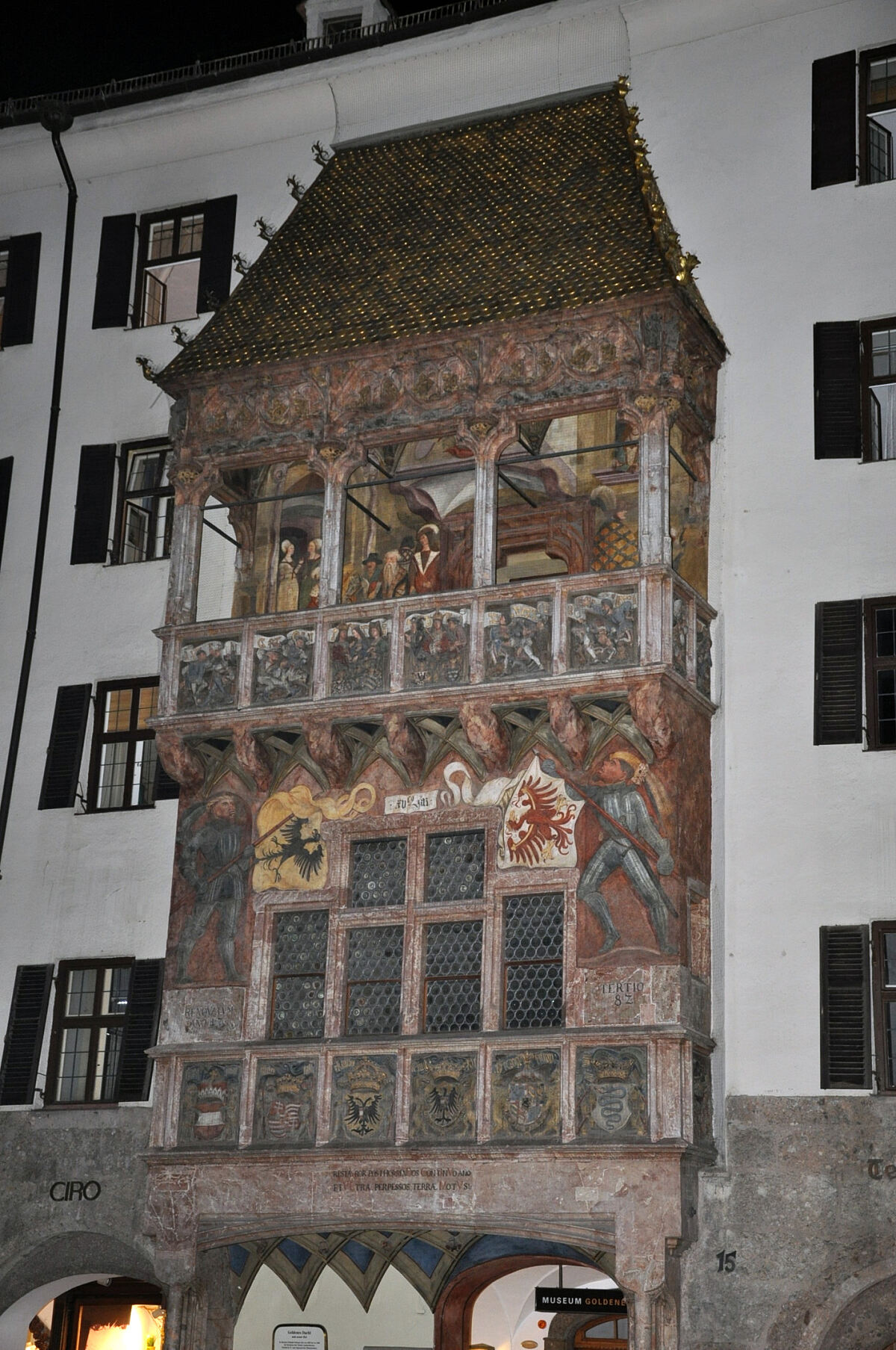 earth-hour-goldenes-dachl_unbeleuchtet