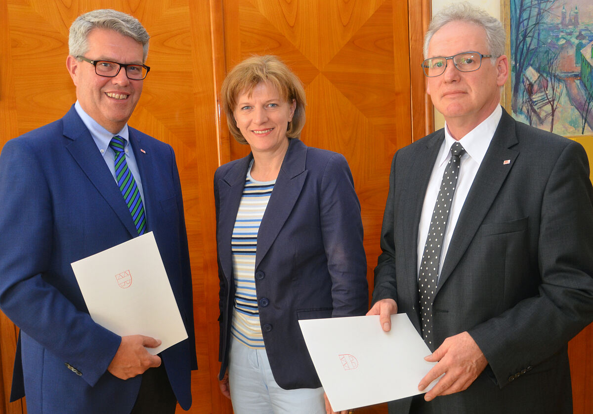 130515_dekretverleihung-holasneu_ks