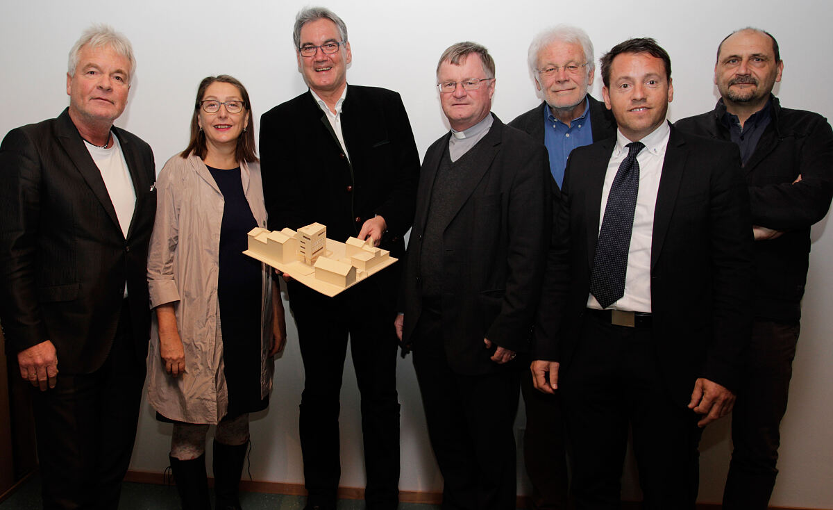 261115_eroeffnung_mentlvilla