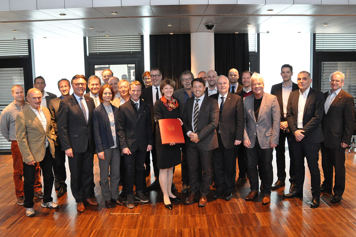 140316_vertragsunterzeichnungcampagnereiter_dh