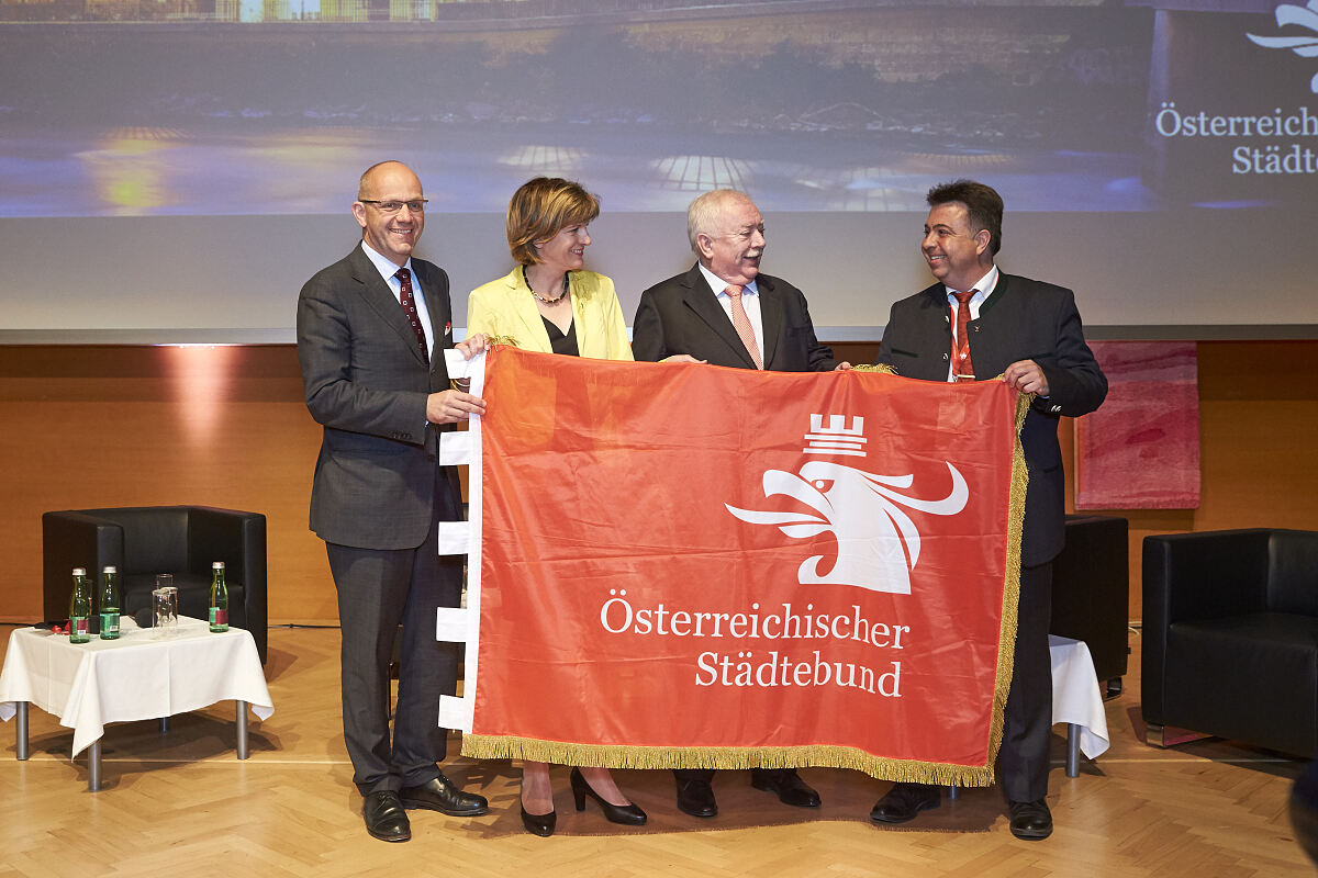 100616_fahnenuebergabe_staedtetag_-c-staedtebundwache