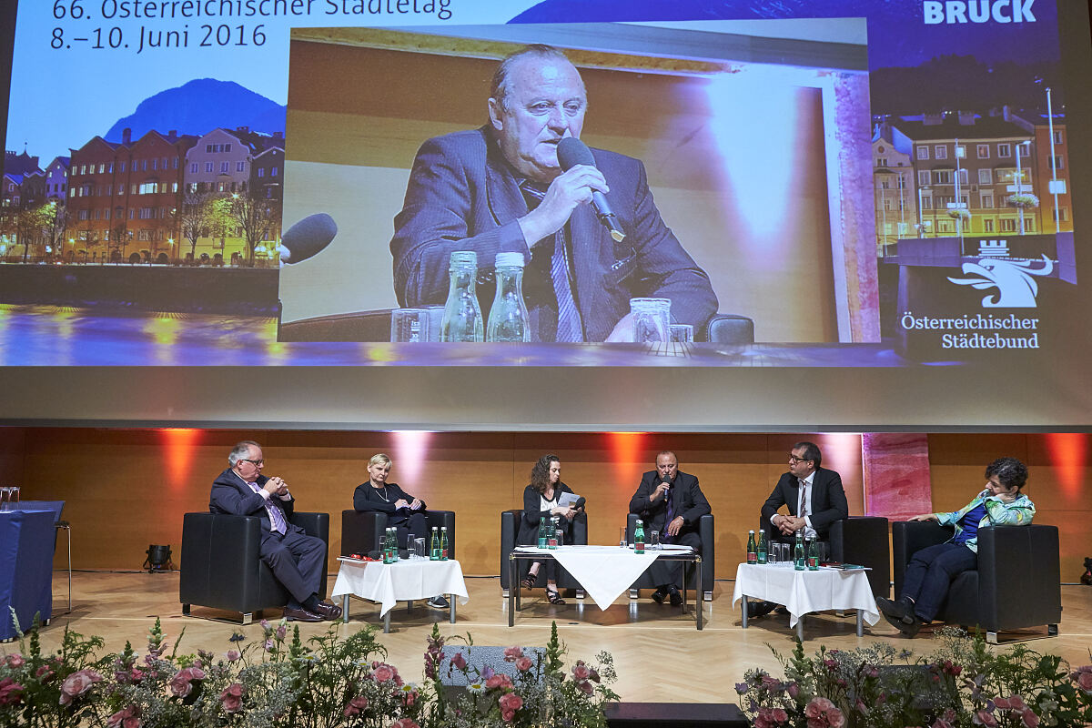 100616_podiumsdiskussionstaedtetag_-c-staedtebundwache