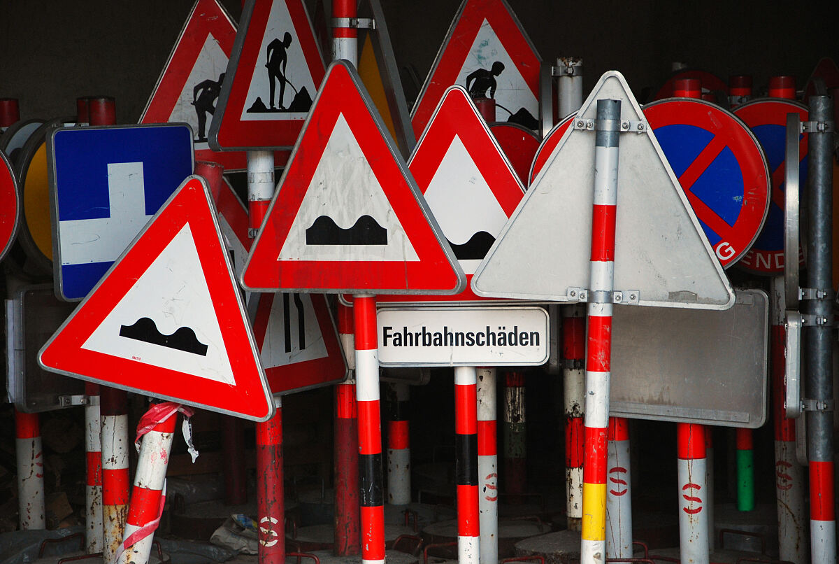 baustellen-strassenschilder