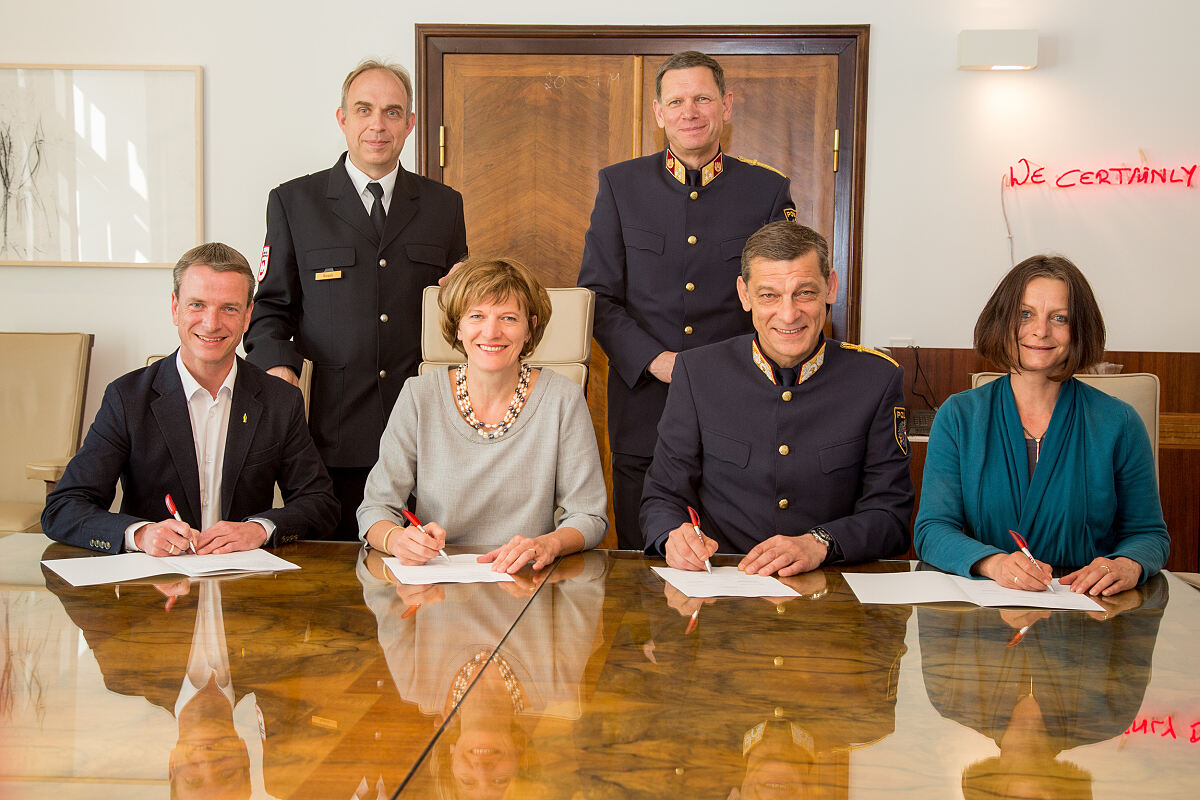 170331_vertragsunterzeichnung-radarueberwachung_vl-1