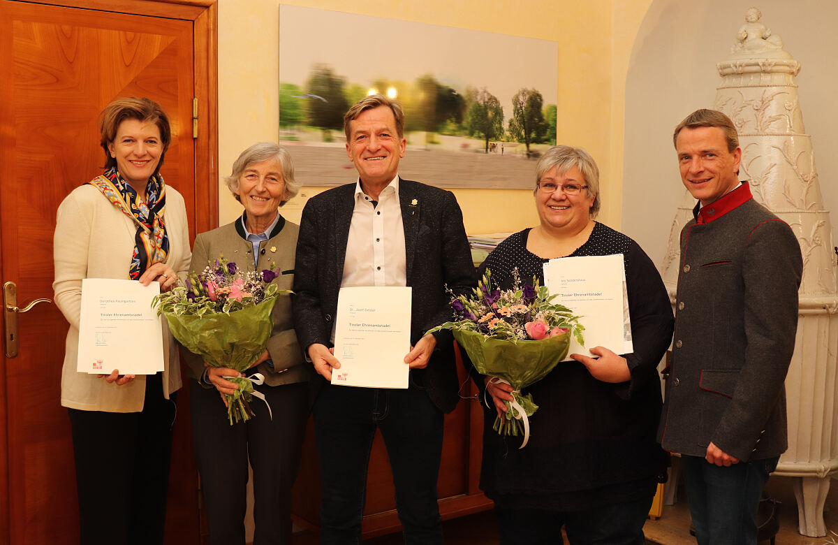 180126_ehrenamtsnadeln_2_gruppe