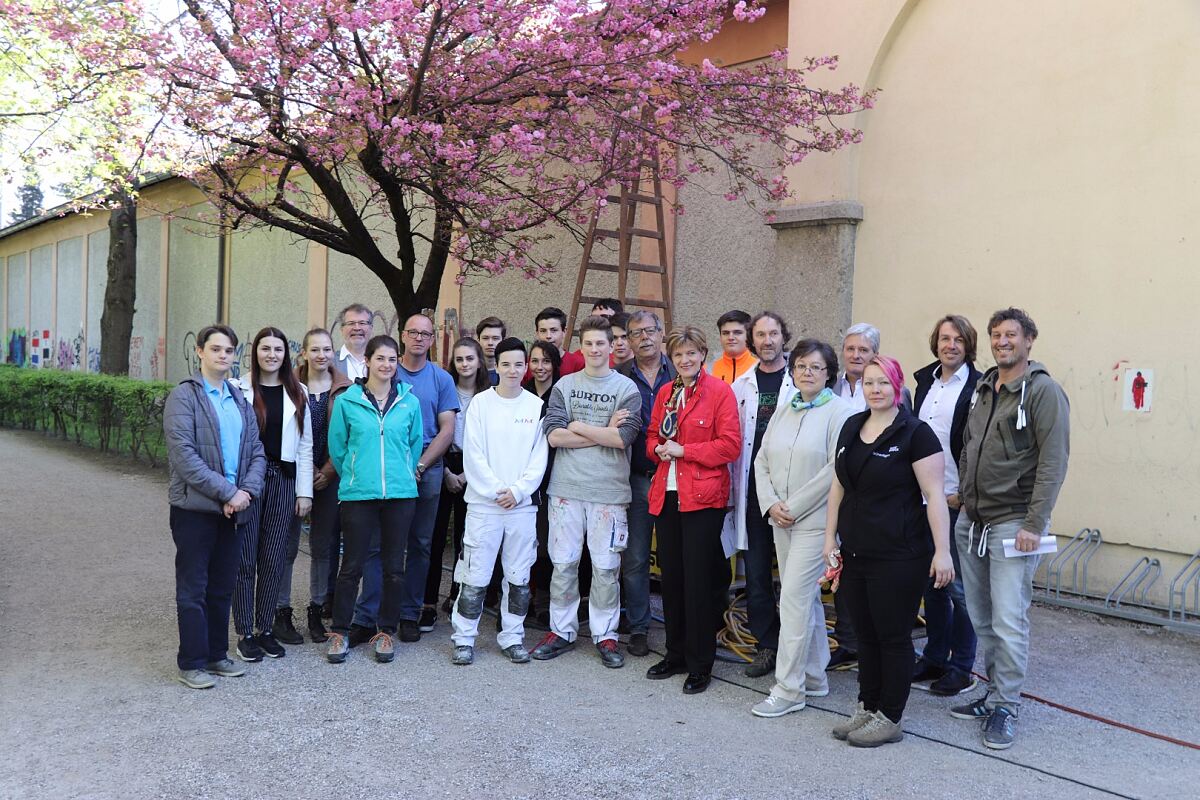 16_17_lehrlingsprojekt_friedhofsmauer_hs