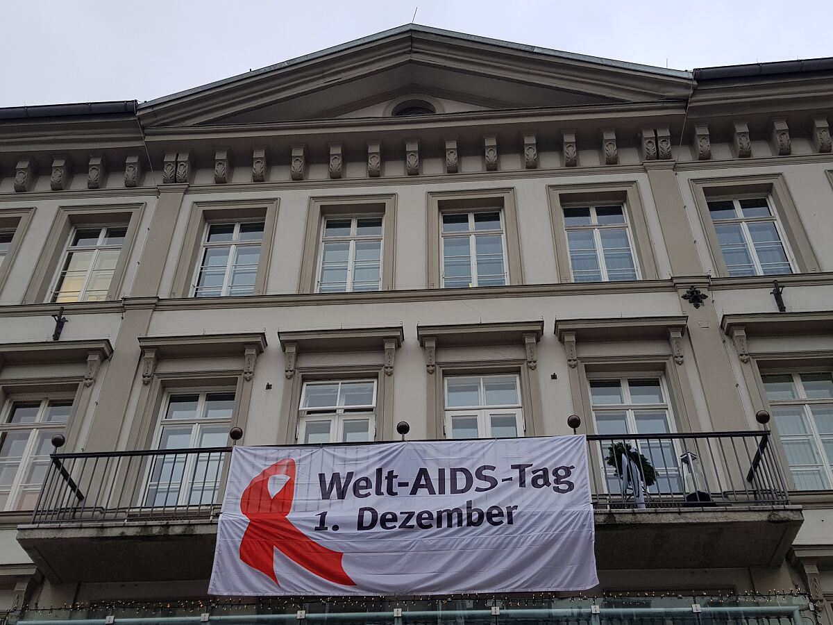 181130_weltaidstag_fahne_dh