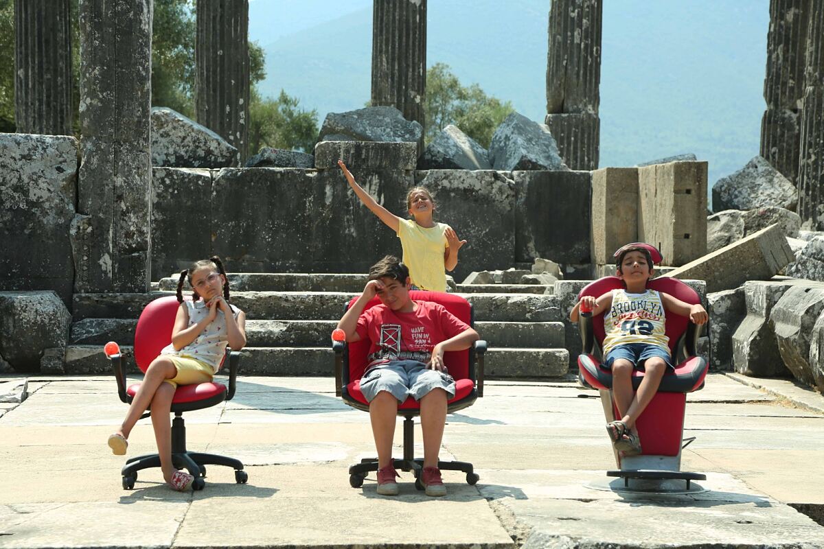 16_17_bizim-koeyuen-sarkisi