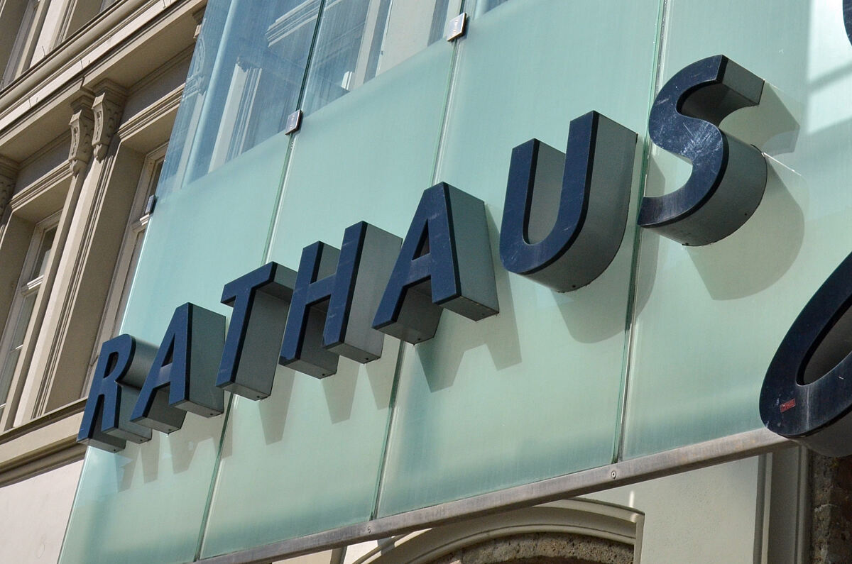 rathaus-maria-theresien-strasse-10