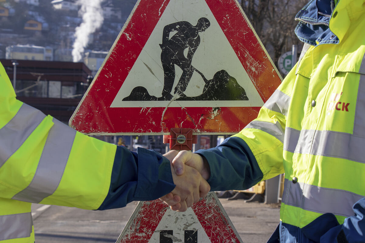 baustellenschild_handshake_img_3934