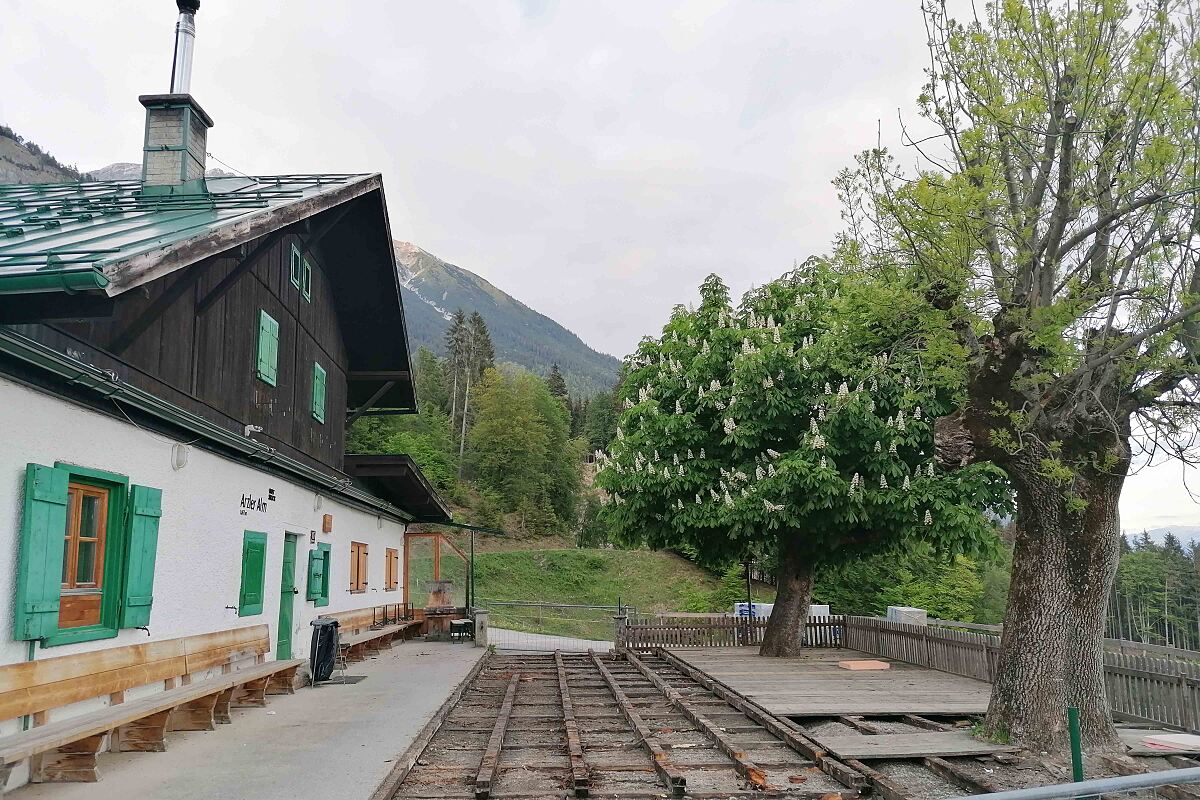 200512_arzler_alm_terrasse2_ad