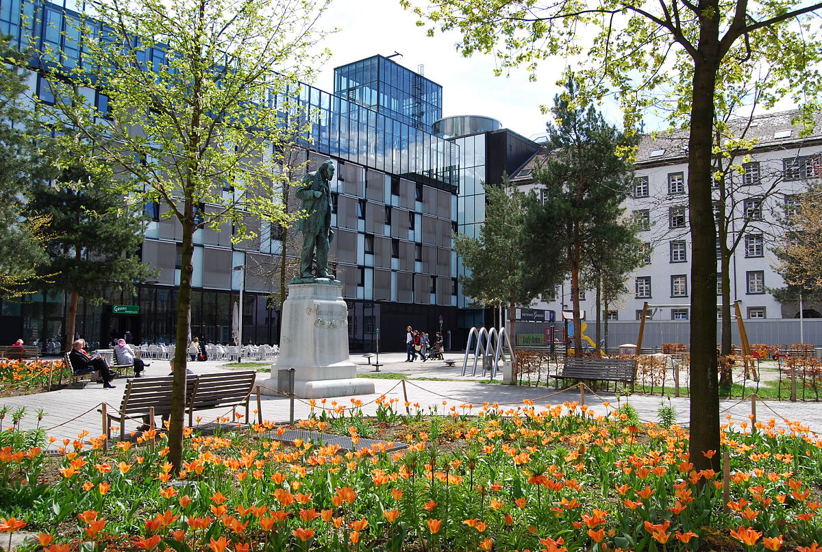 rathaus-adolf-pichler-platz-9