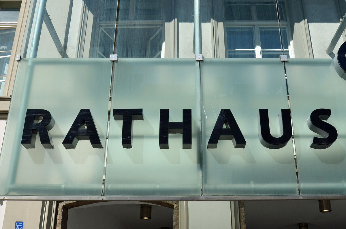 rathaus-maria-theresien-strasse-8