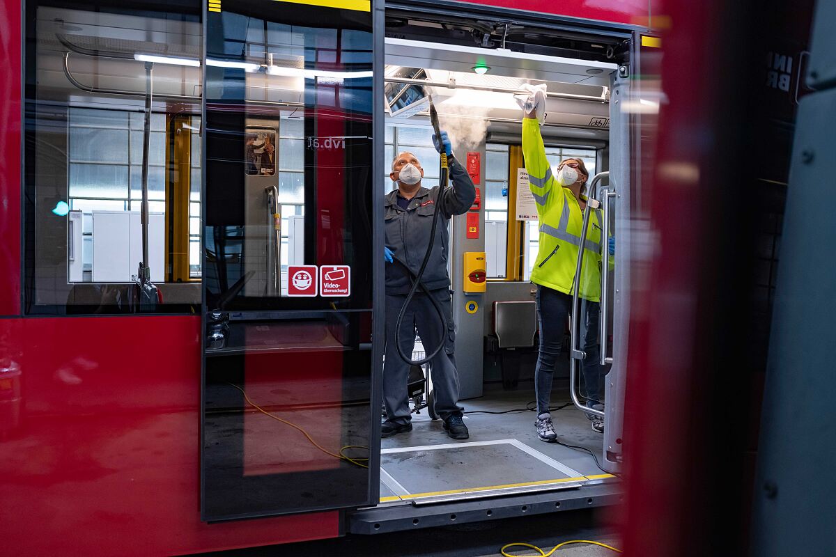 12_13_ivb_reinigung_fahrzeuge