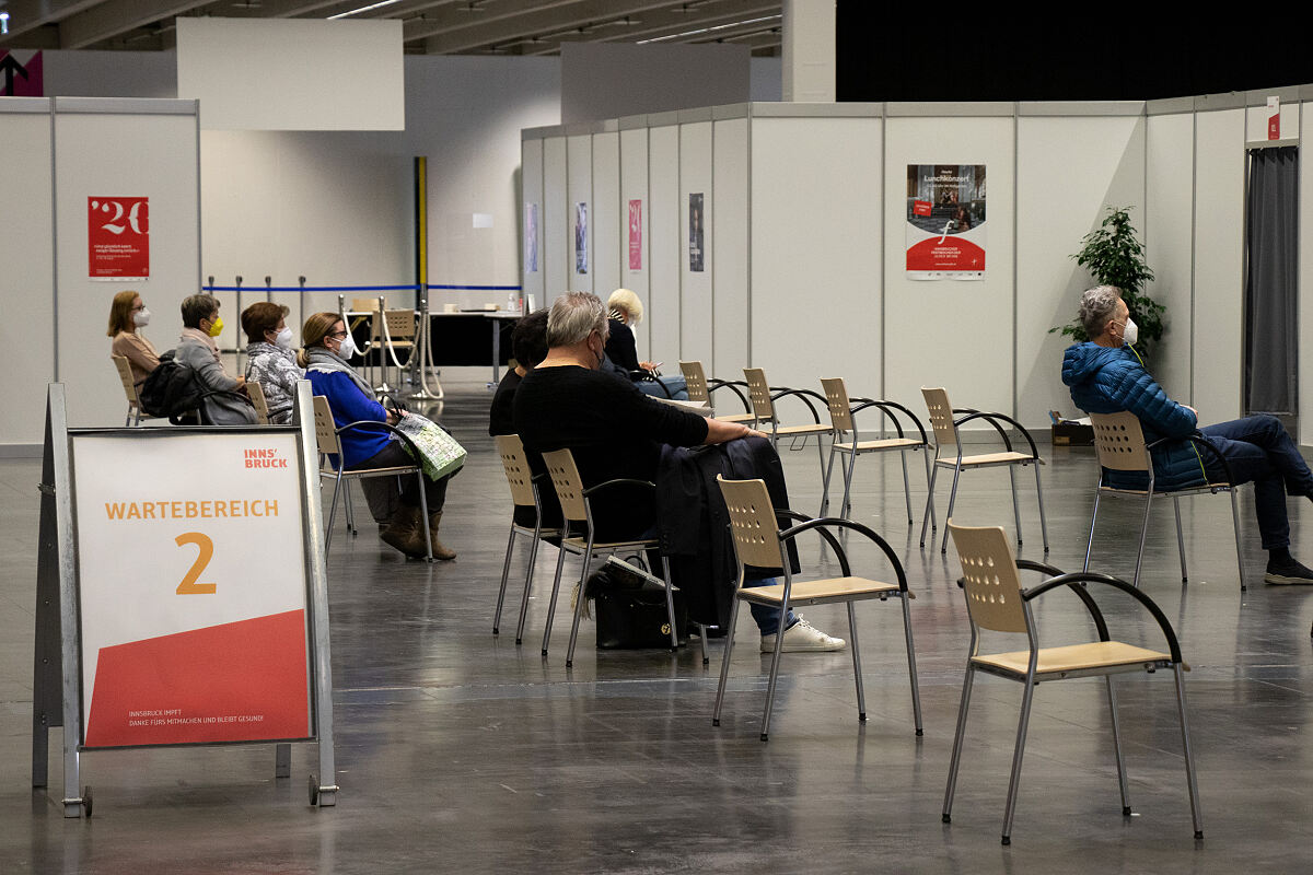 210414_impfstation_messe_vor-der-impfung-wg