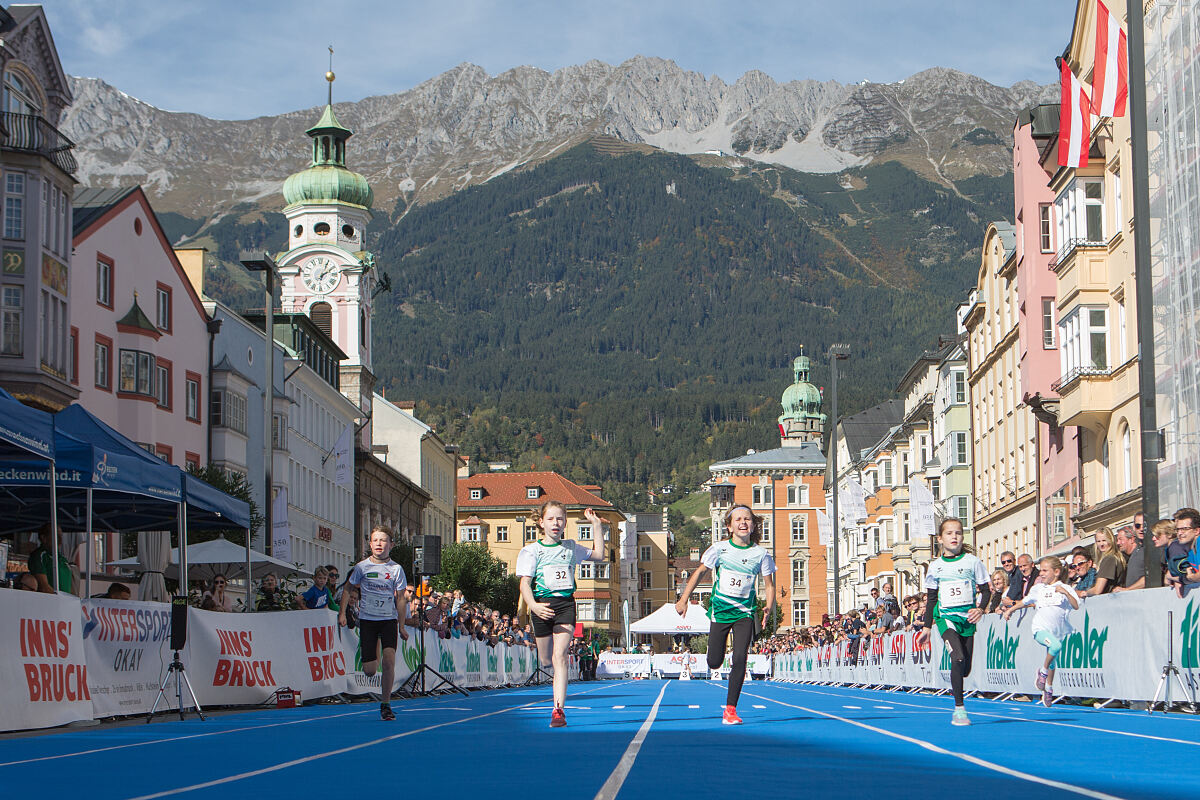 16_17_collage_leichtathletik_-c-tiroler-sprint-champion