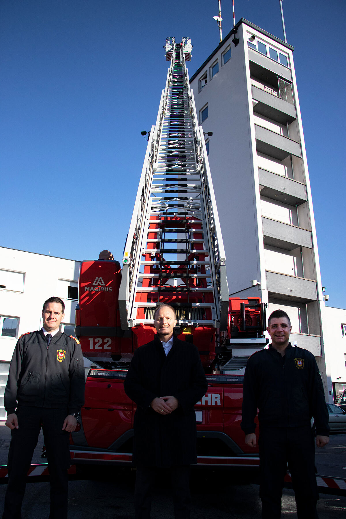 211115_neue_drehleiter_ausgefahren_-c-wg