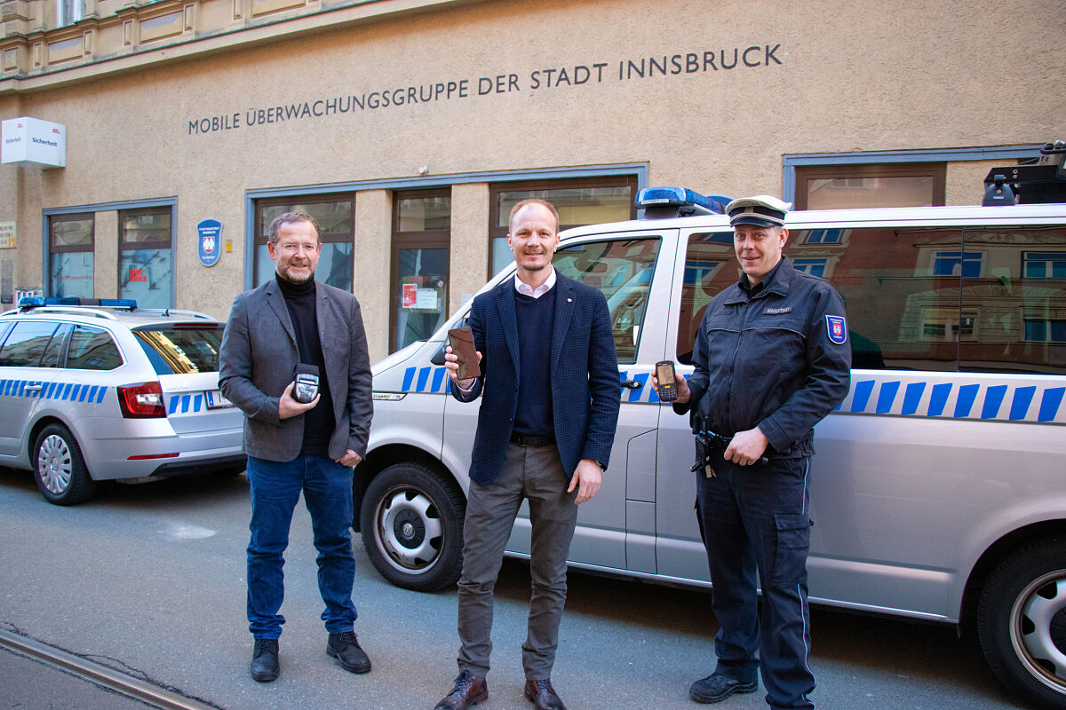 2203xx_uebergabe_neue_parkhandys_1-c-wg