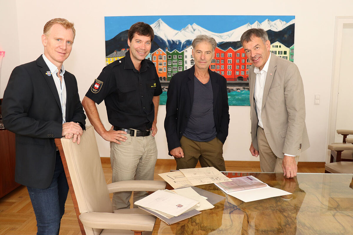 220808_uebergabe_plaene_walde_bgm_buero_wg