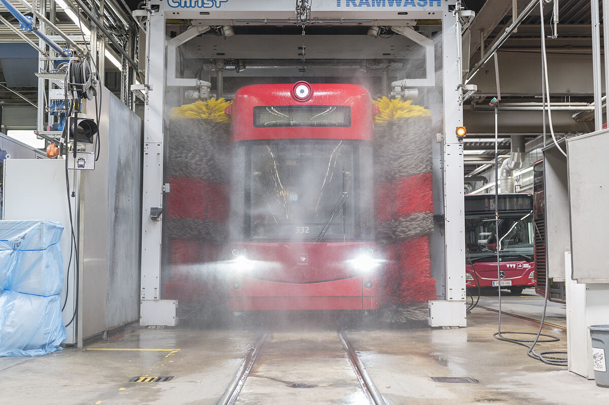 14_15_ivb_tram_waschstrasse_38