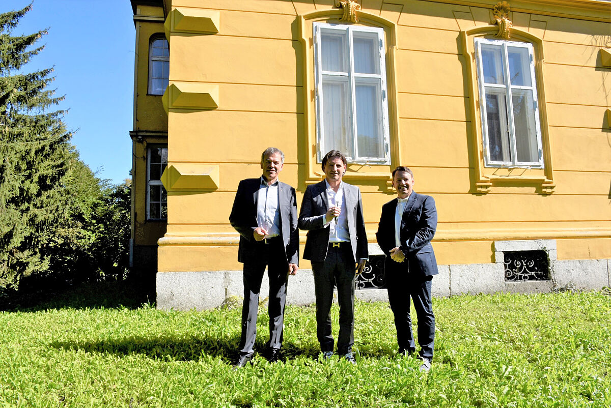 220926_falkvilla_schluesseluebergabe_willi_tschiderer_danler_wg