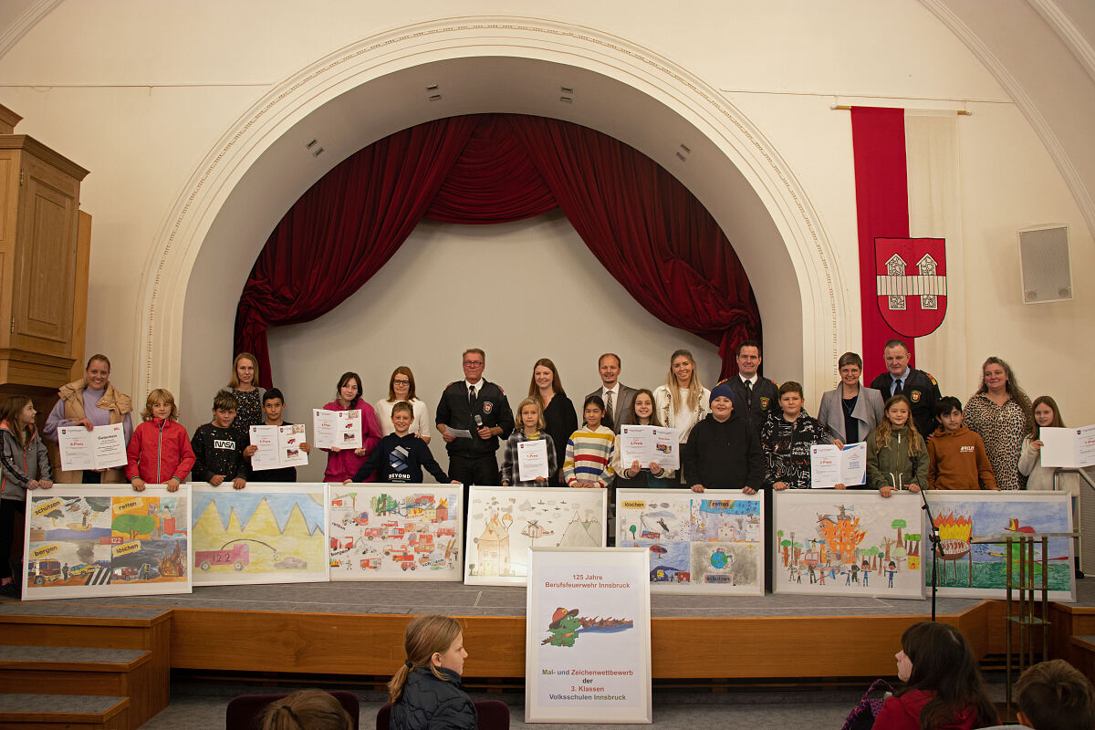 221014_feuerwehr_malwettbewerb_gruppenfoto_fb