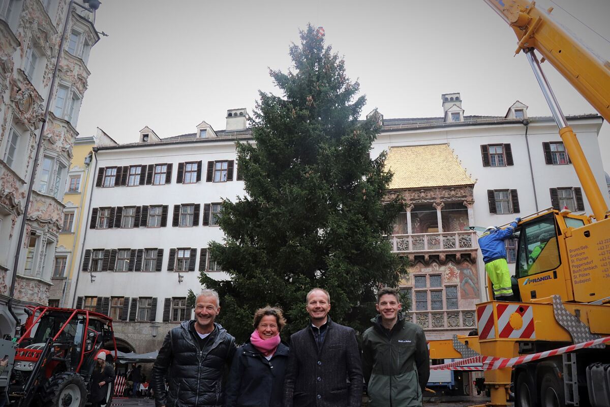 221104_christbaum_altstadt_gruppenbild_wg