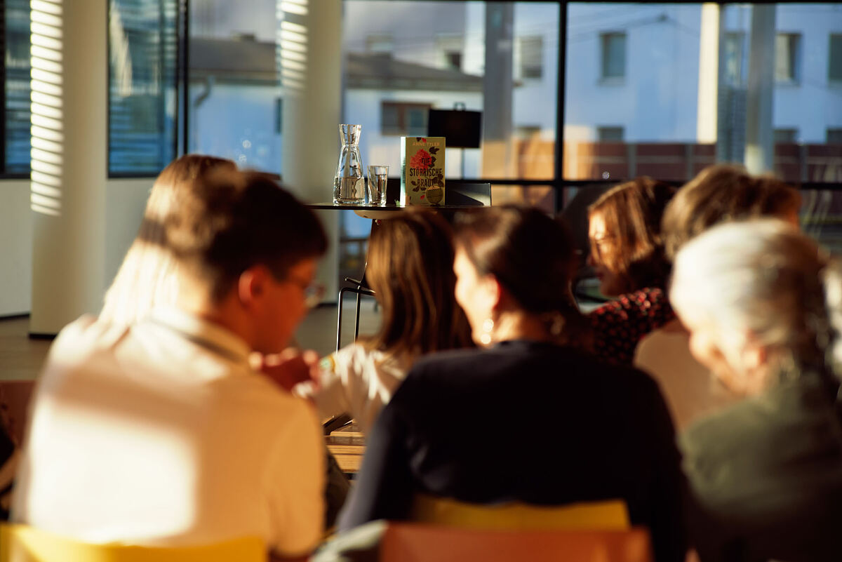 221109_stadtbibliothek_publikum_dsc7471_cascher