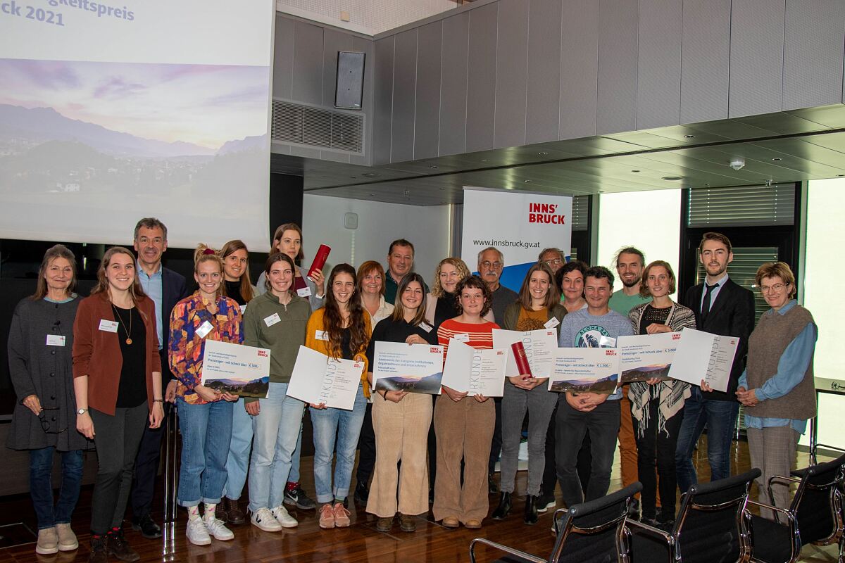 221114_umwelt_und_nachhaltigkeitspreis_gruppenfoto_2021_-c-mf