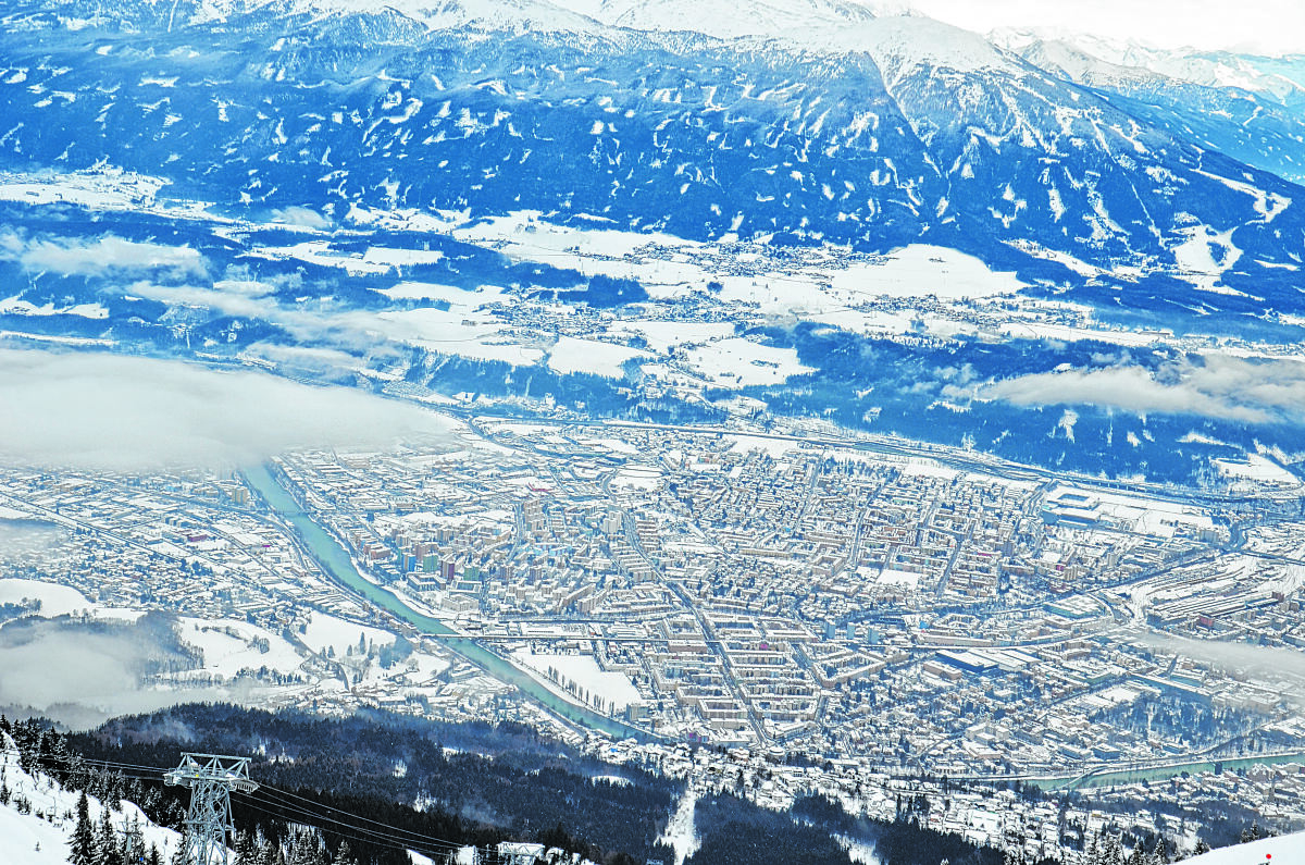 6_7_luftbild-innsbruck-winter
