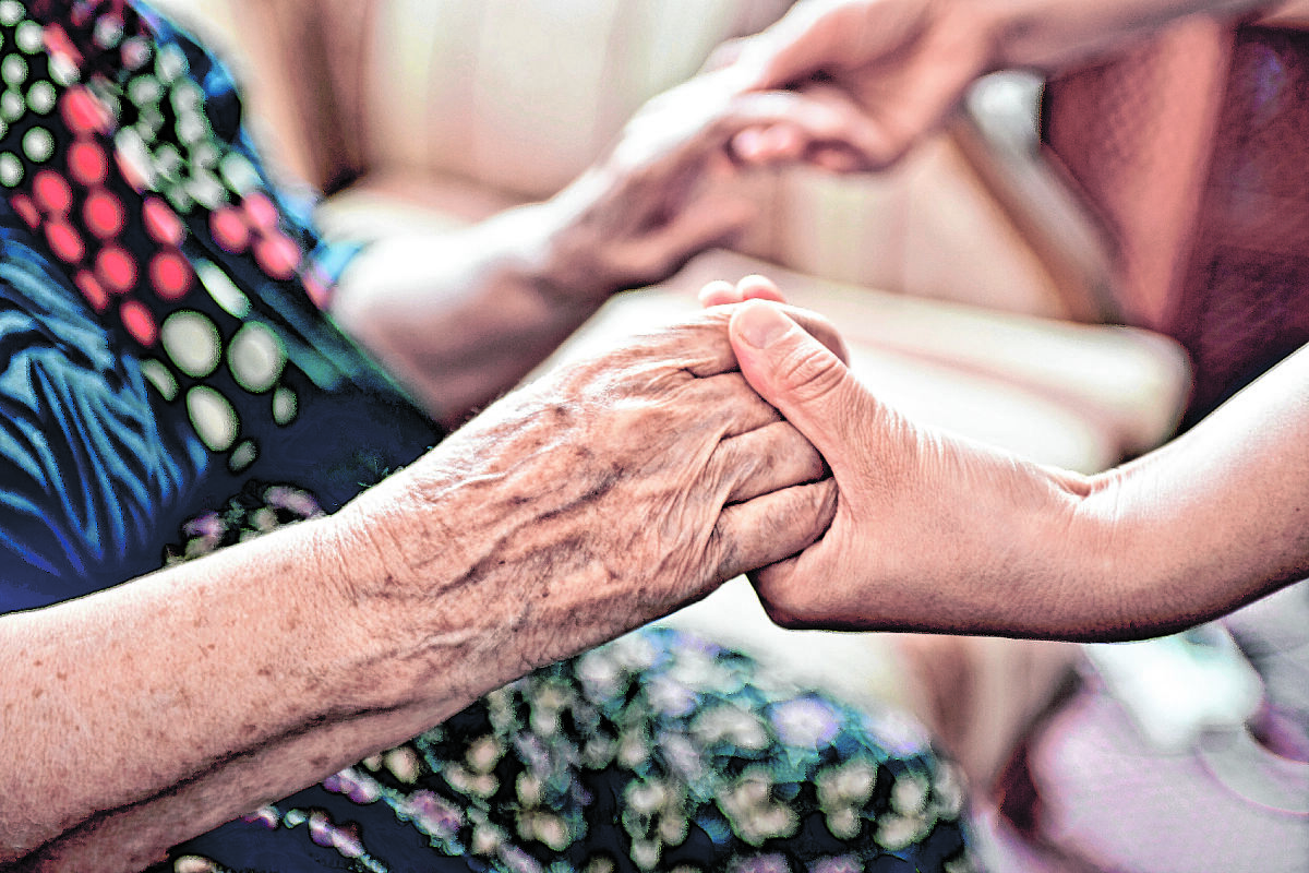 12_13_gepflegt_altern_anzengruber_mf_a-é-shutterstock