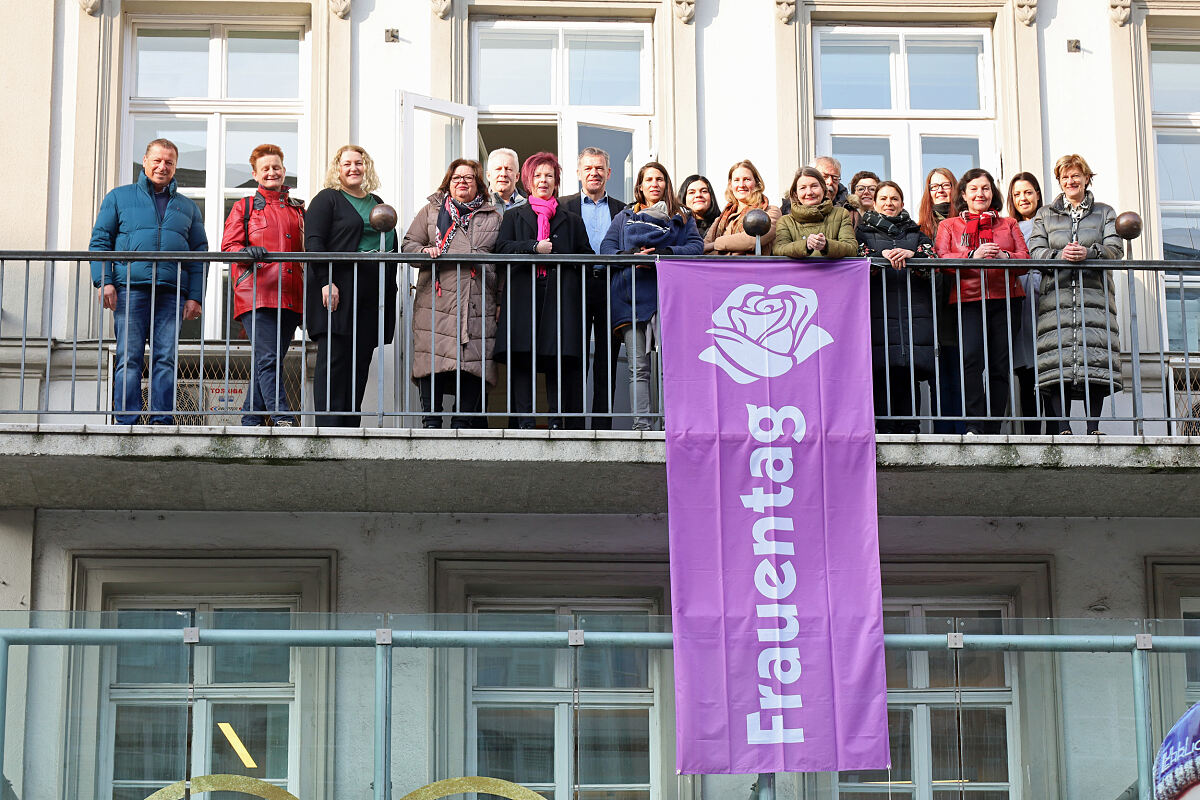 230307_frauentag_2023_fahne_md