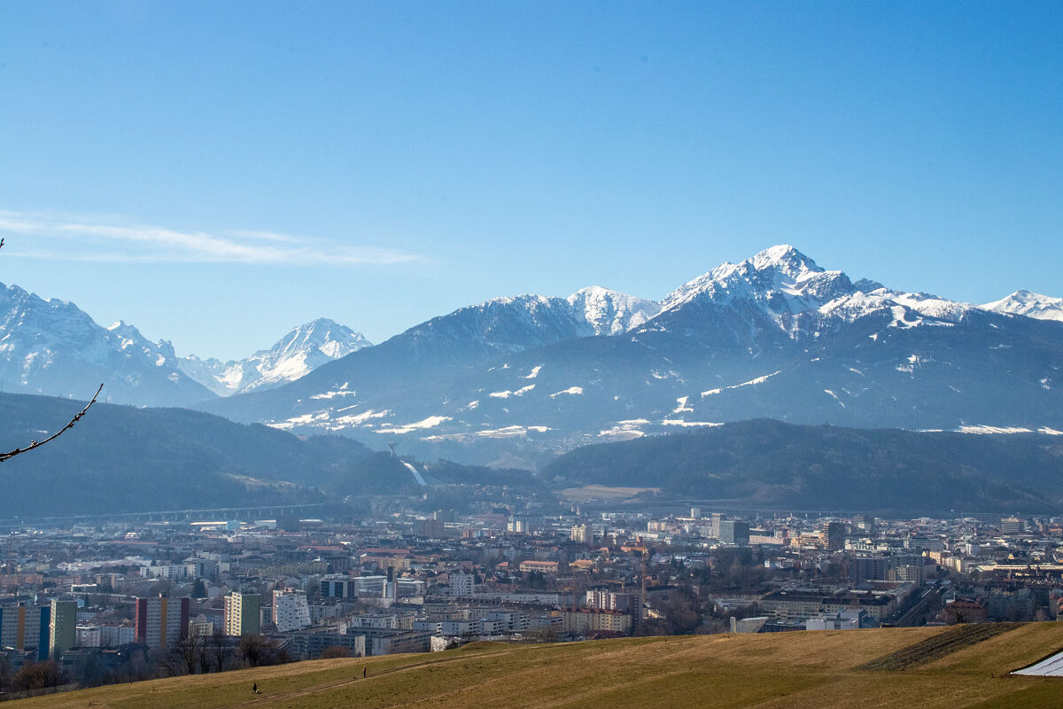 innsbruck_panorama_fruehling-a-dullnigg
