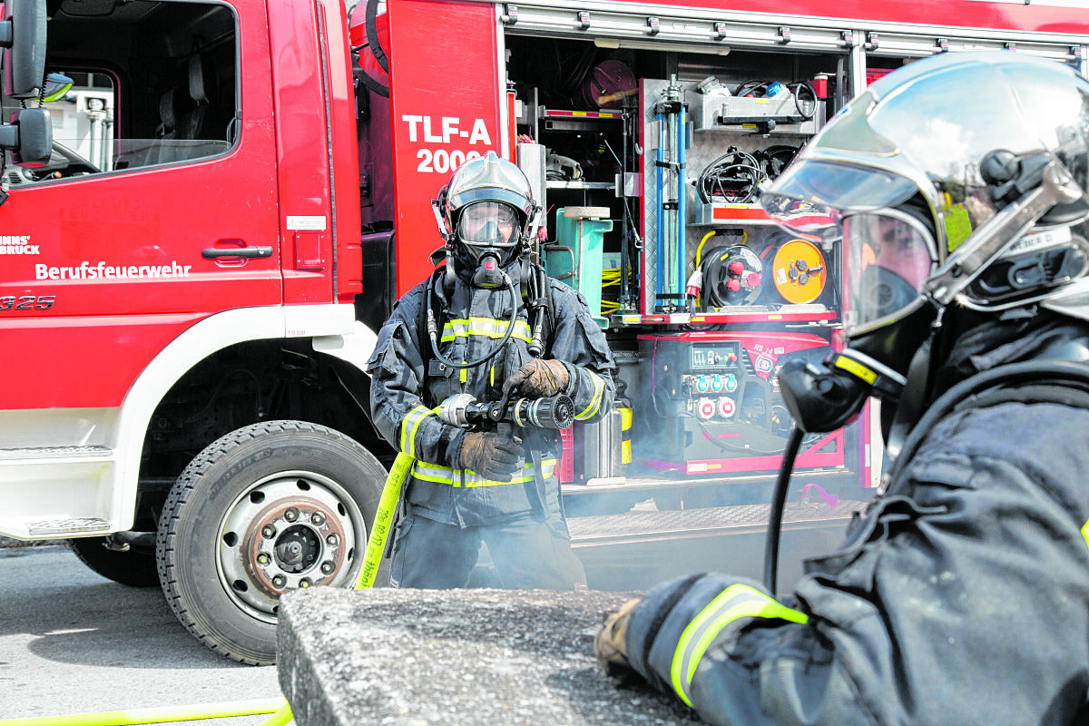 12_13_beruf_feuerwehr_einsatz
