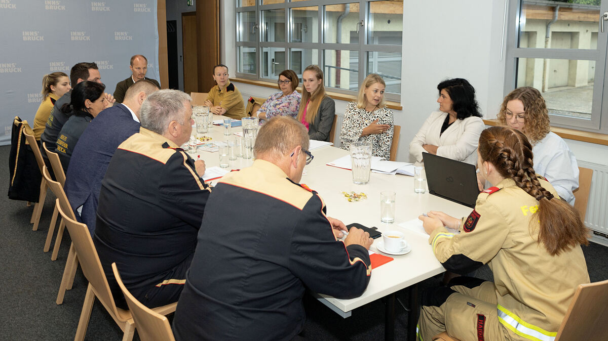 230630_runder_tisch_frauen_feuerwehr_fb_2