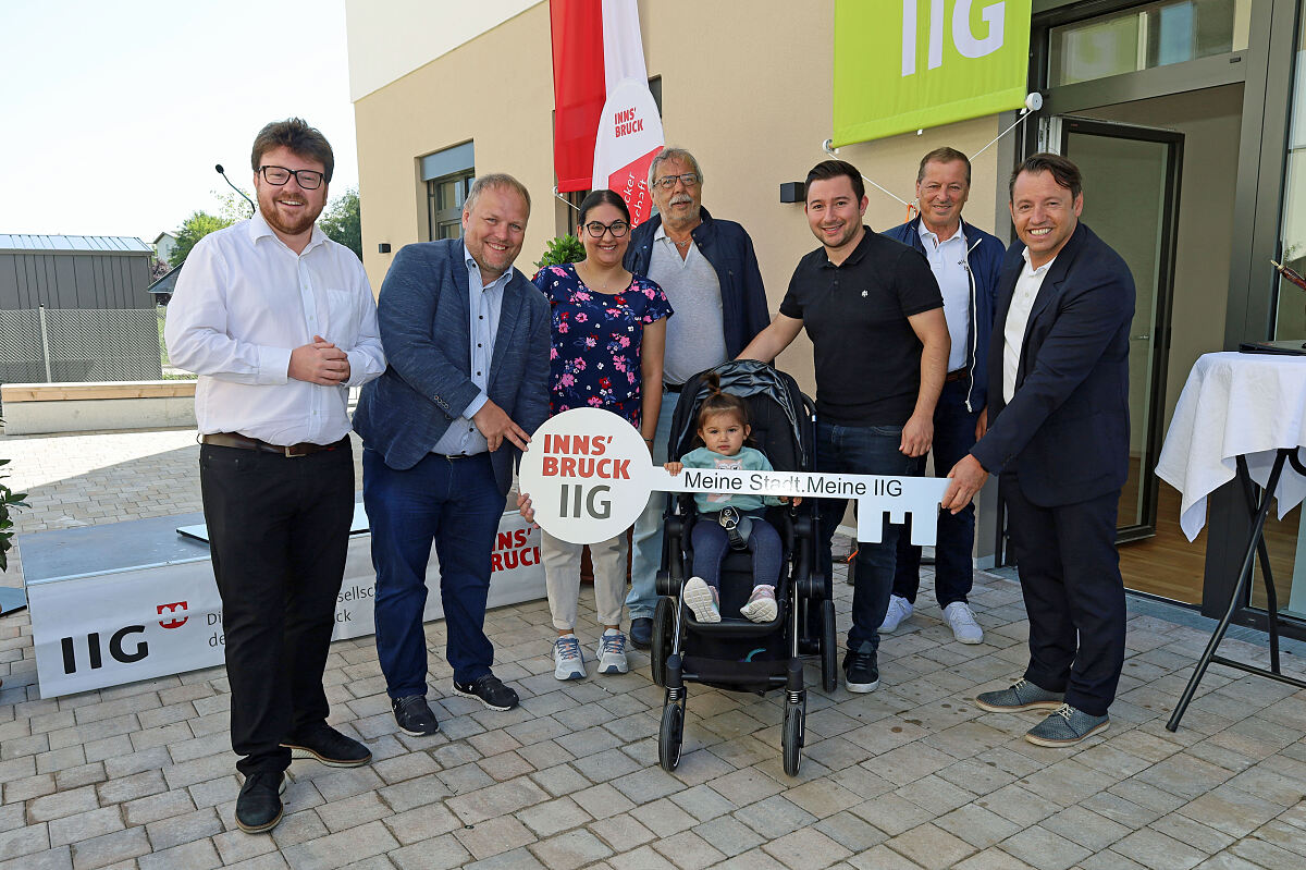 230728_uebergabe_tiergartenstrasse_1_fb