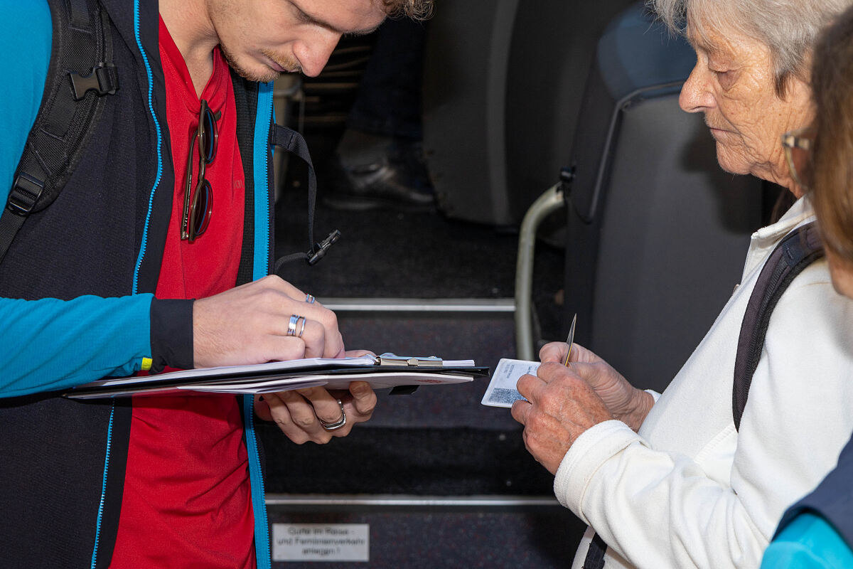 230906_berge_seniorinnen_ausflug_bus_2_mf