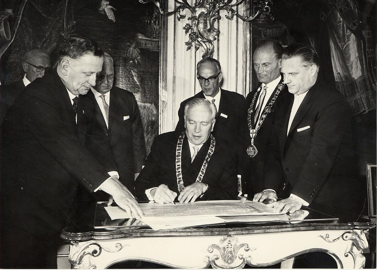 231109_stadtarchiv_freiburg_vertrag