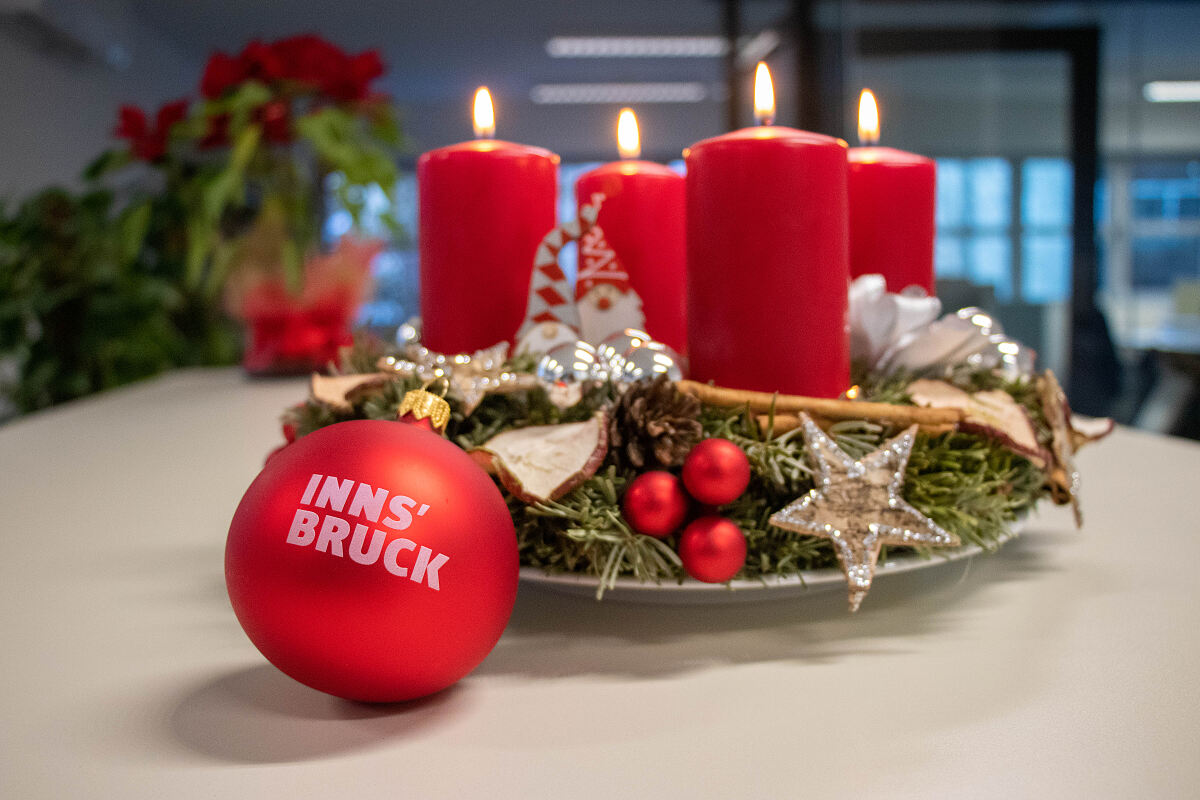 231218_adventkranz_innsbruck_weihnachtskugel_mf