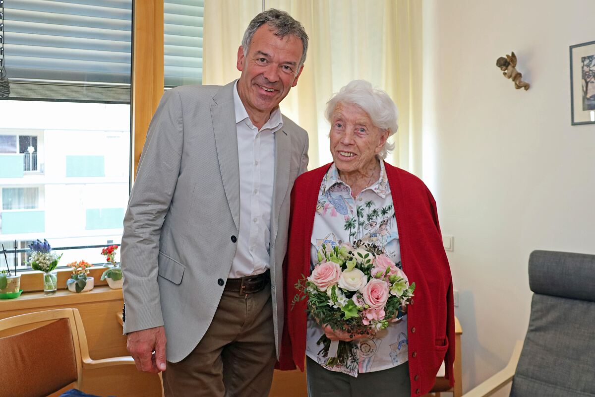 240412_100_geburtstag_julia_schwingshackl_3_mf