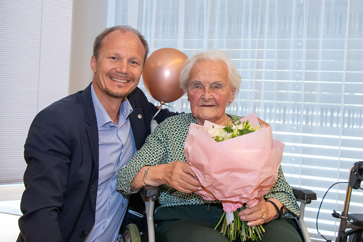 240813_geburtstagsbesuch_100_jahre_erika_rauter_2_mf