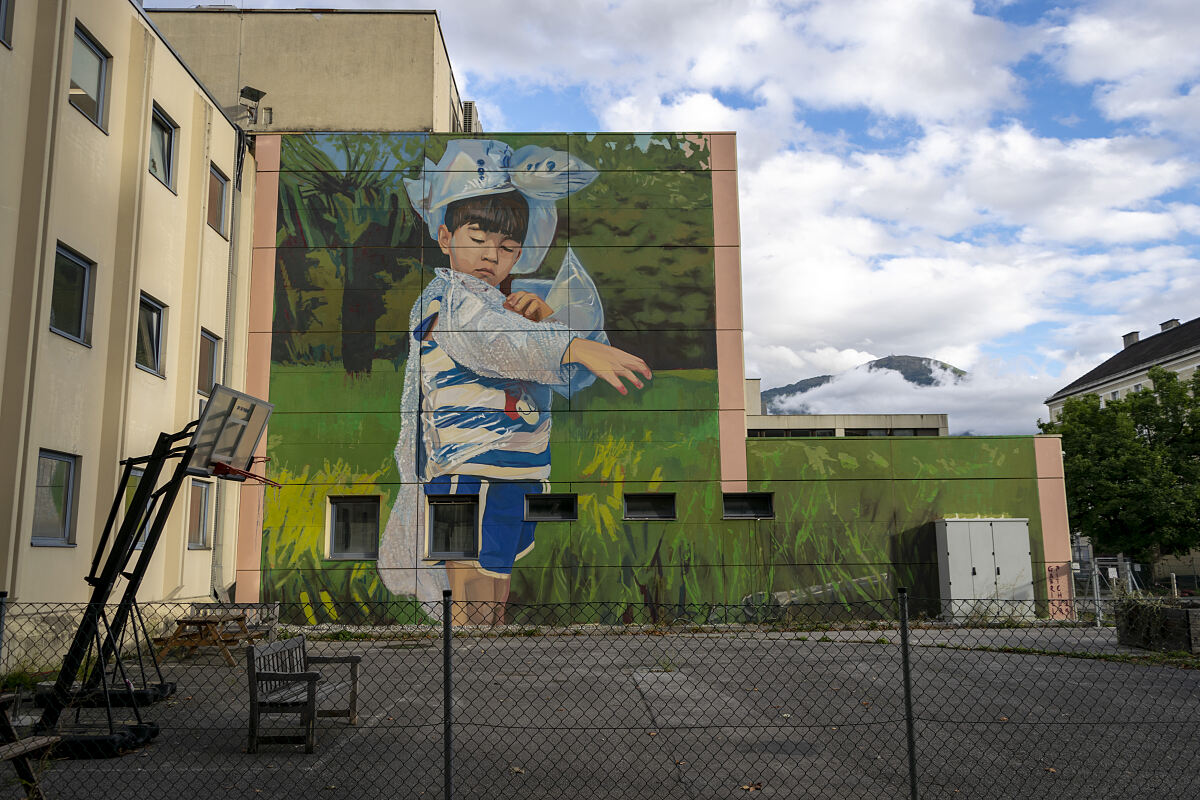 gabriel_pitcher_bubble_cape_hero_2