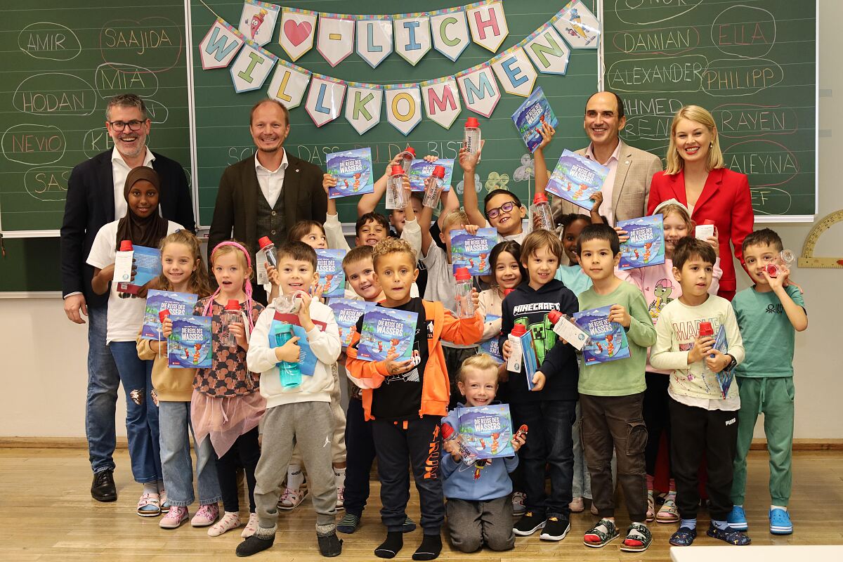 240913_ikb_wasserflaschen_volksschule_pradl